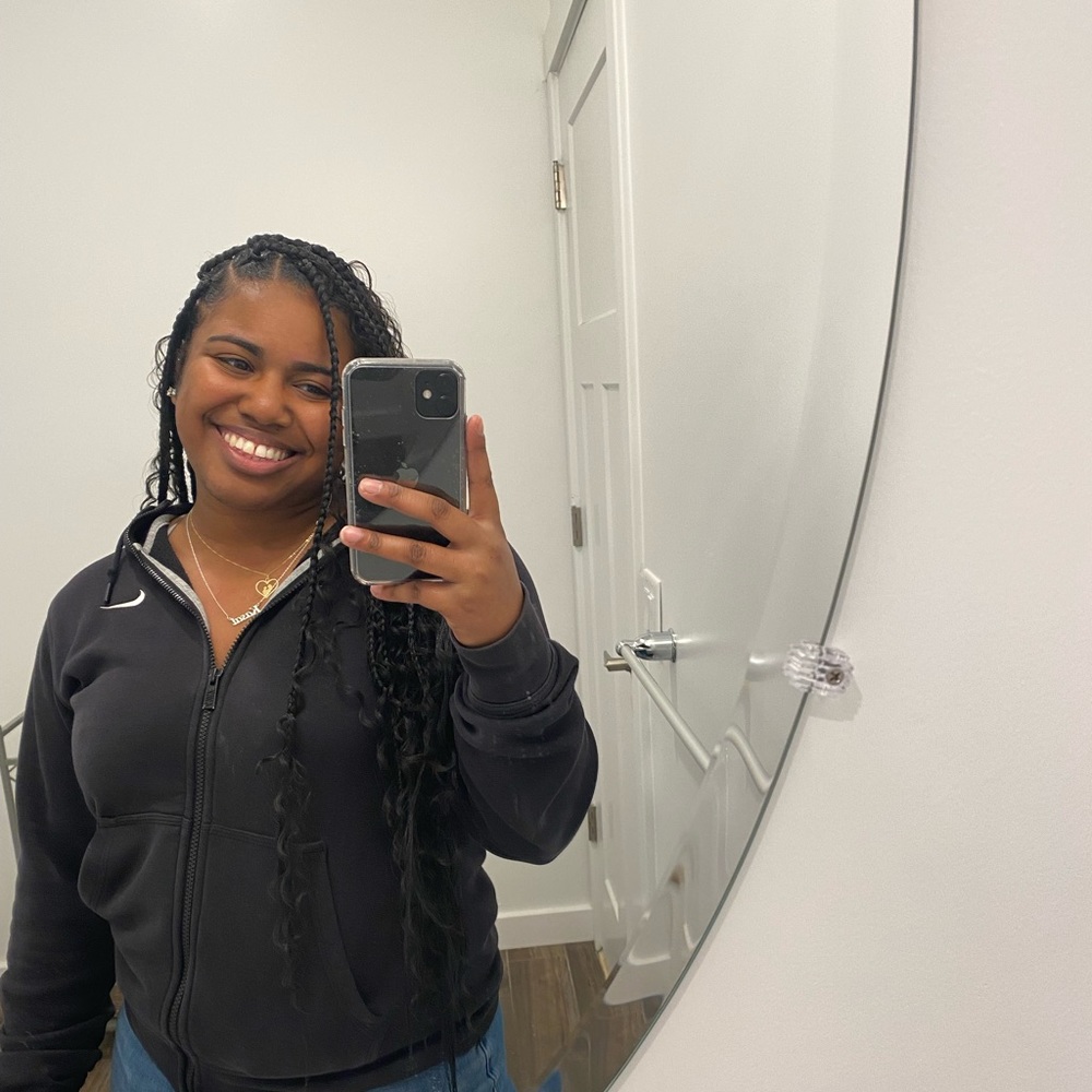 Meet your Posher, Danielle